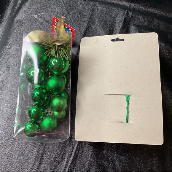 Classic Christmas Green Clusters
Ball Ornaments - Picture 4 of 6
